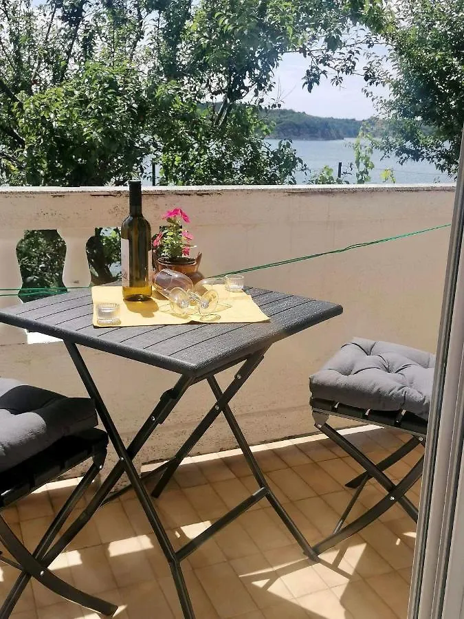 Apartments And Rooms Krstina Supetarska Draga Pensionat