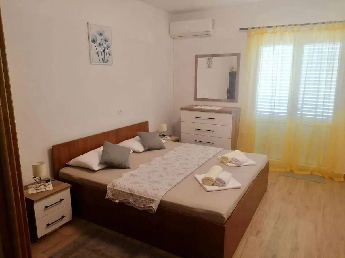 Apartments And Rooms Krstina Supetarska Draga Pensionat