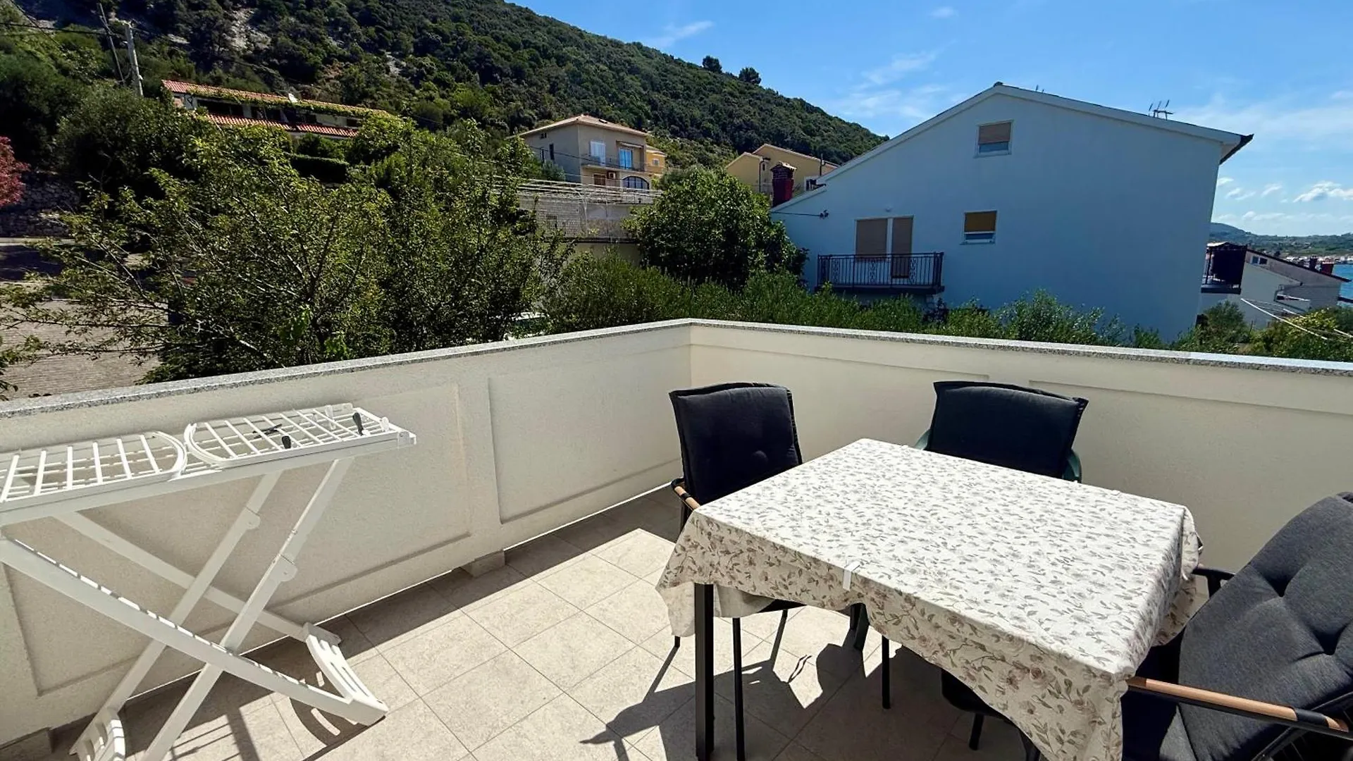 Apartments And Rooms Krstina Supetarska Draga Pensionat