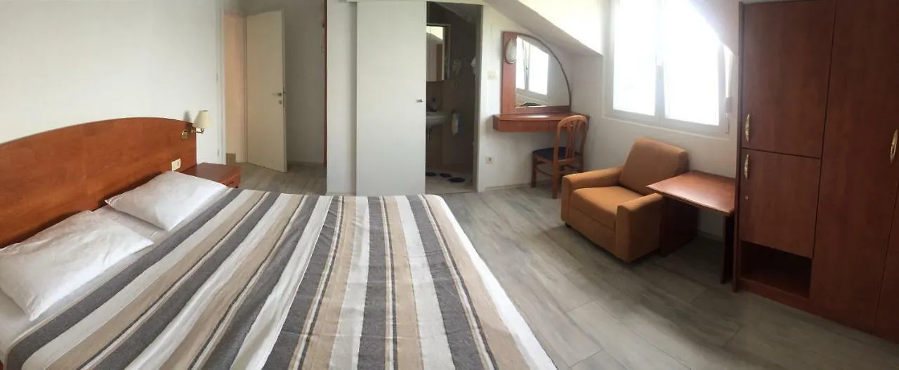 Apartments And Rooms Krstina Supetarska Draga Pensionat